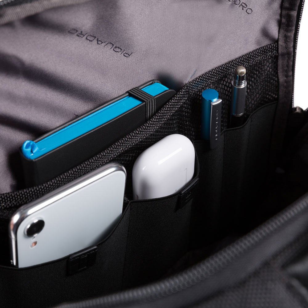 Piquadro Brief 2 Laptoprucksack 15,6" aus rezykliertem Stoff mit iPad Schwarz Piquadro Brief 2 Laptoprucksack 15,6" aus rezykliertem Stoff mit iPad Schwarz