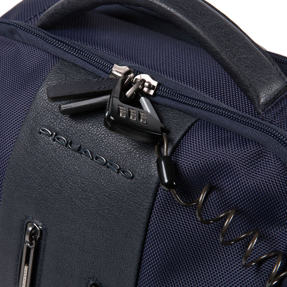 Piquadro Brief 2 Laptoprucksack 15,6" aus rezykliertem Stoff mit iPad Blau Piquadro Brief 2 Laptoprucksack 15,6" aus rezykliertem Stoff mit iPad Blau
