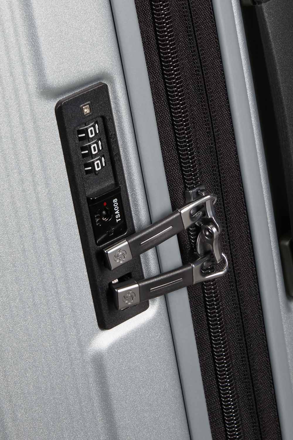 Samsonite Nuon Trolley mit 4 Rollen erweiterbar 81cm + GRATIS HOTELGUTSCHEIN Matt Silver Samsonite Nuon Trolley mit 4 Rollen erweiterbar 81cm + GRATIS HOTELGUTSCHEIN Matt Silver