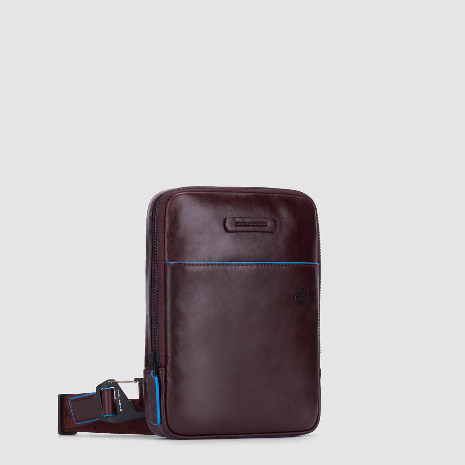 Piquadro Blue Square Revamp Umhängetasche mit iPad®mini-Fach Mahagoni
