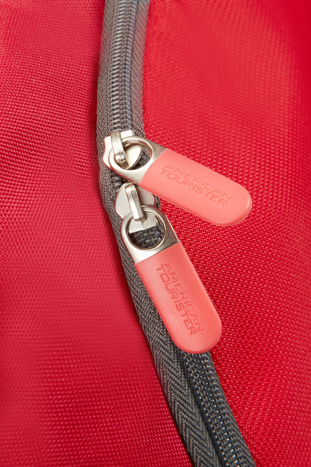 American Tourister Road Quest Sporttasche Solid Red American Tourister Road Quest Sporttasche Solid Red