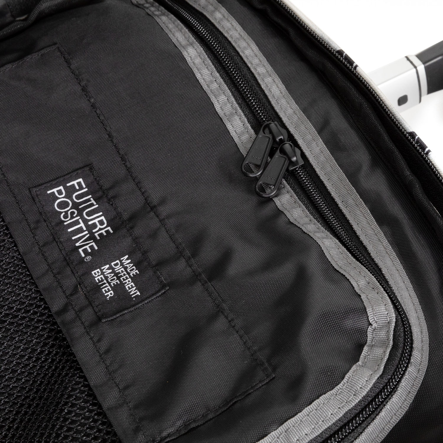 Eastpak Transit'R Reisetrolley S mit 2 Rollen 24 Smiley YY Black