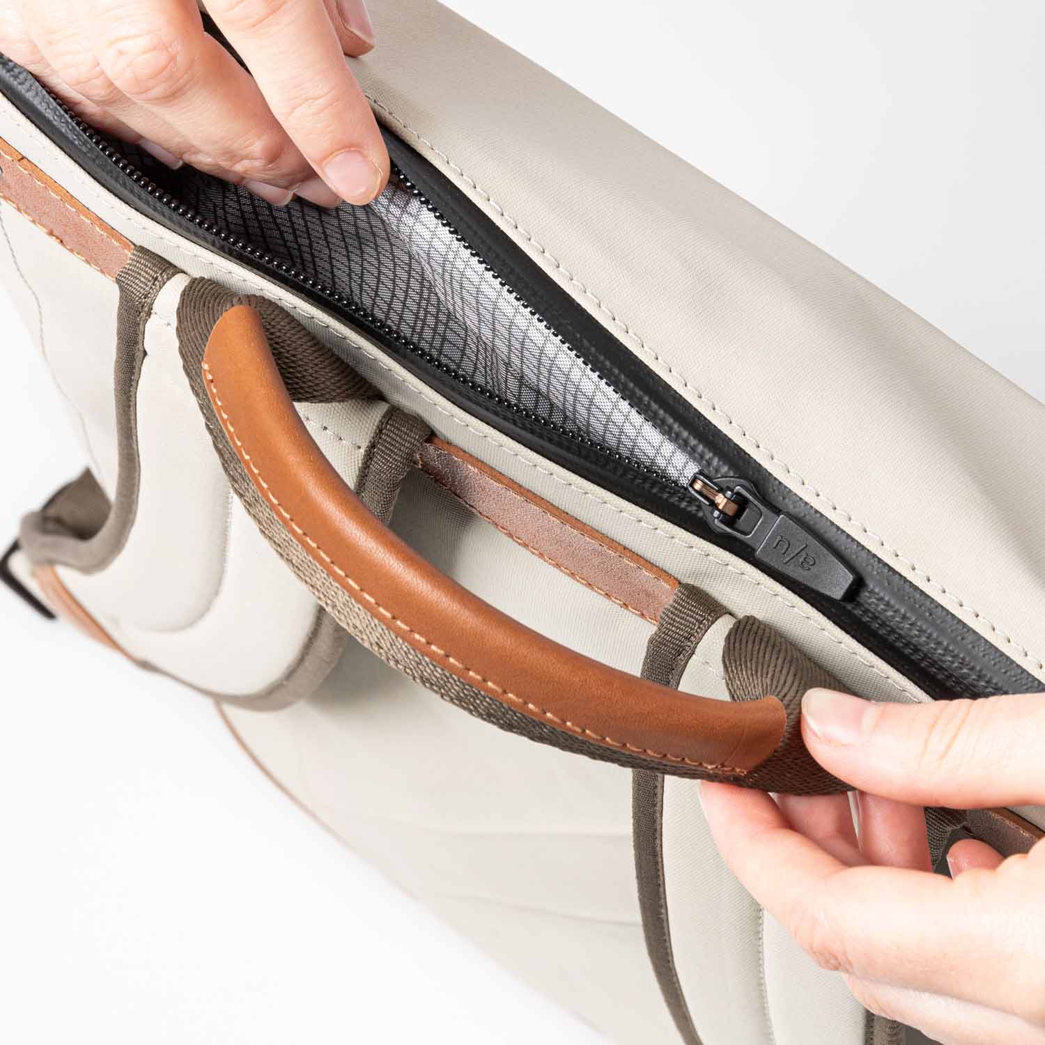 aunts & uncles Japan Yokohama Rolltop Rucksack mit 13" Notebookfach dust