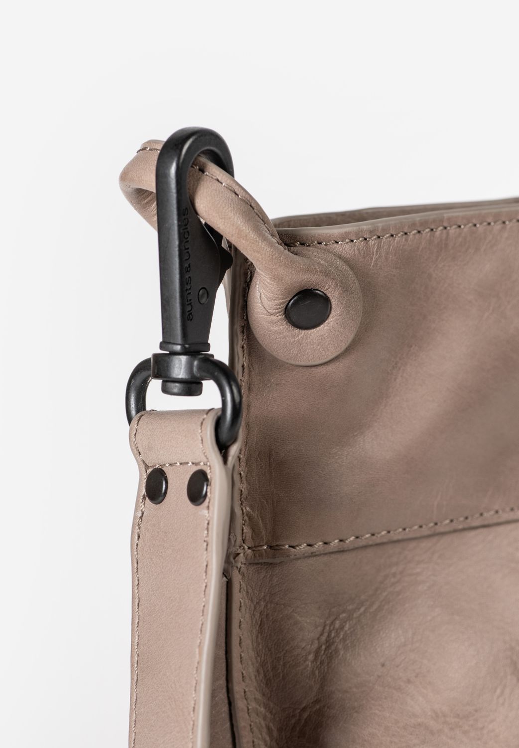 aunts & uncles Grandma's Luxury Club Mrs. Muffin Umhängetasche vintage khaki aunts & uncles Grandma's Luxury Club Mrs. Muffin Umhängetasche vintage khaki