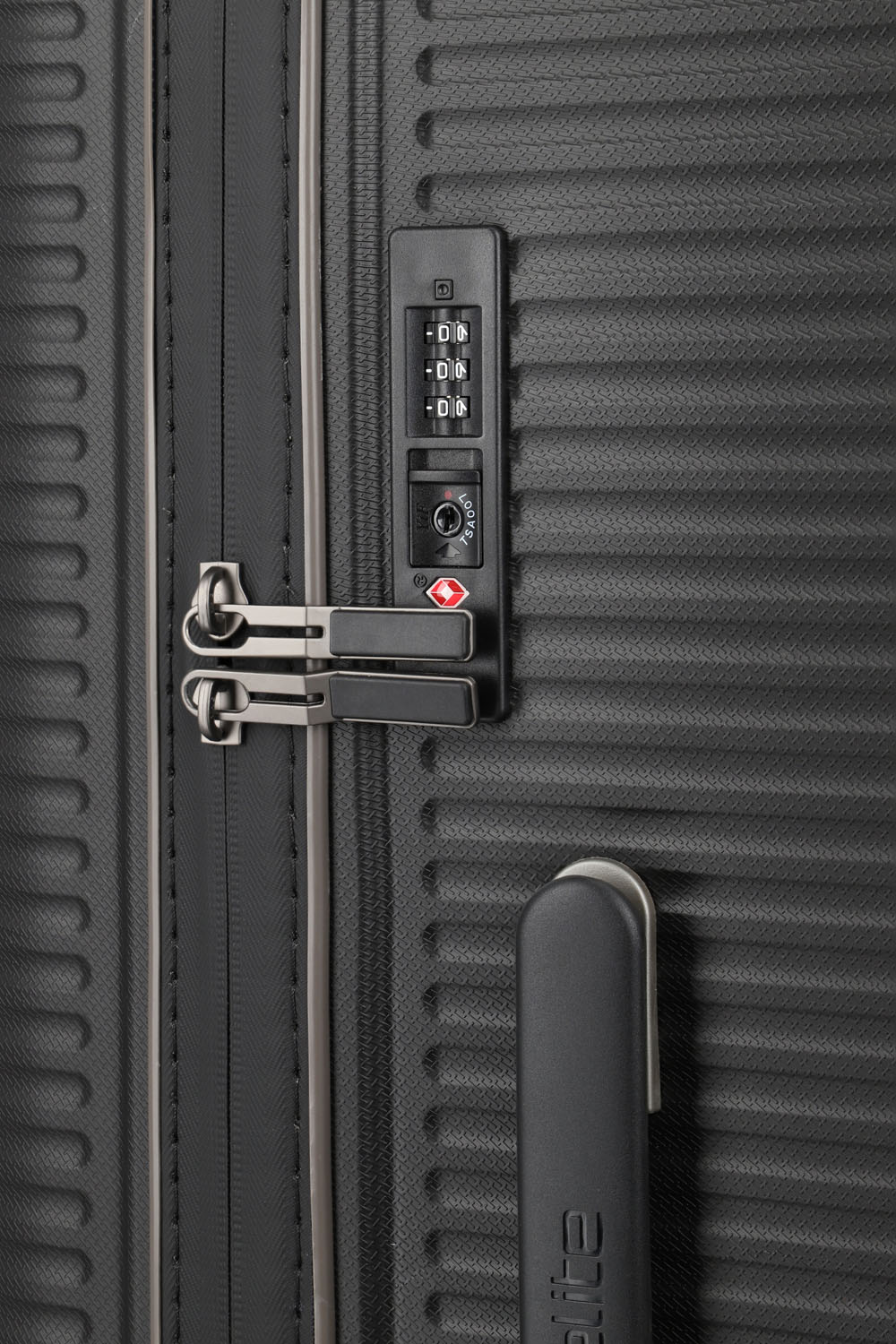 Travelite Roomer Trunk L, 4-Rollen Schwarz