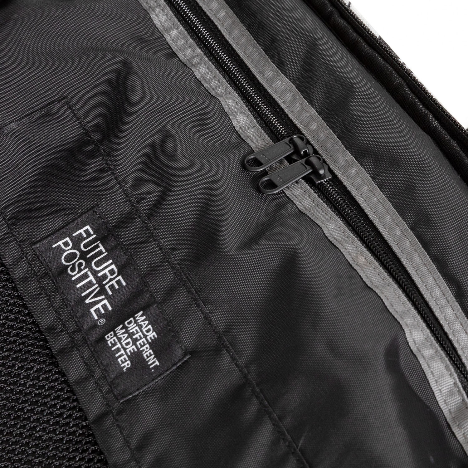 Eastpak Transit'R Reisetrolley L mit 2 Rollen 2024 Smiley YY Black Eastpak Transit'R Reisetrolley L mit 2 Rollen 2024 Smiley YY Black