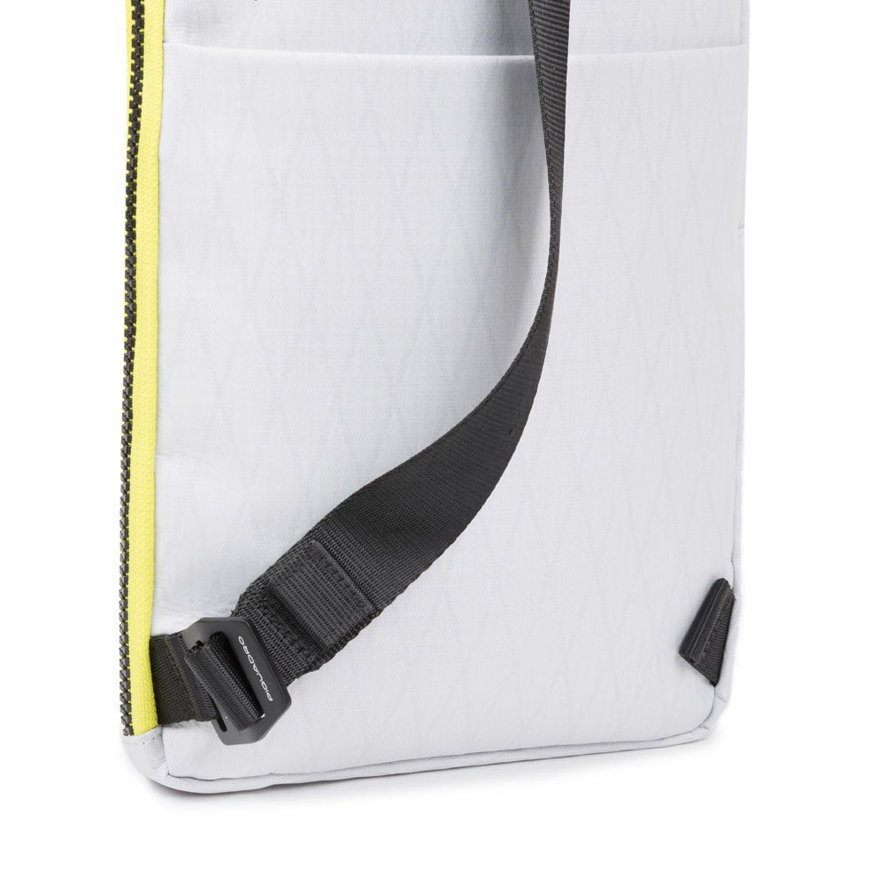 Piquadro Otello Querträgertasche aus recyceltem Stoff Weiß Eis Piquadro Otello Querträgertasche aus recyceltem Stoff Weiß Eis