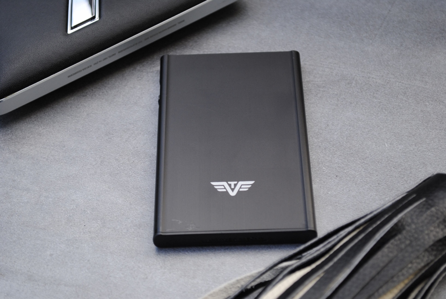 Tru Virtu Click & Slide Kreditkartenetui Silk black magic Tru Virtu Click & Slide Kreditkartenetui Silk black magic