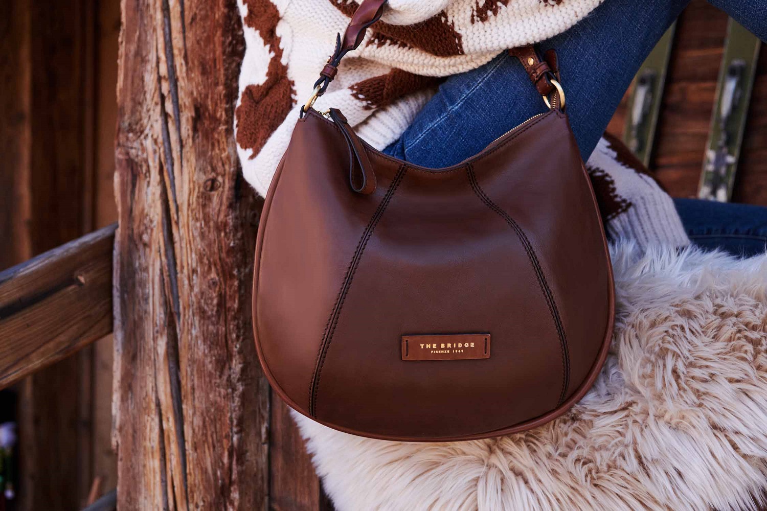 The Bridge Brigida Hobo Tasche 41cm 0449224N Ribes-Rot/Gold The Bridge Brigida Hobo Tasche 41cm 0449224N Ribes-Rot/Gold