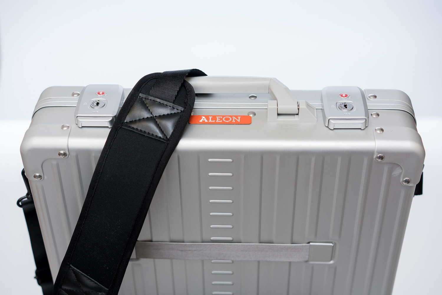 Aleon Business Attaché 17" Laptop Case, 33 cm Silber Aleon Business Attaché 17" Laptop Case, 33 cm Silber