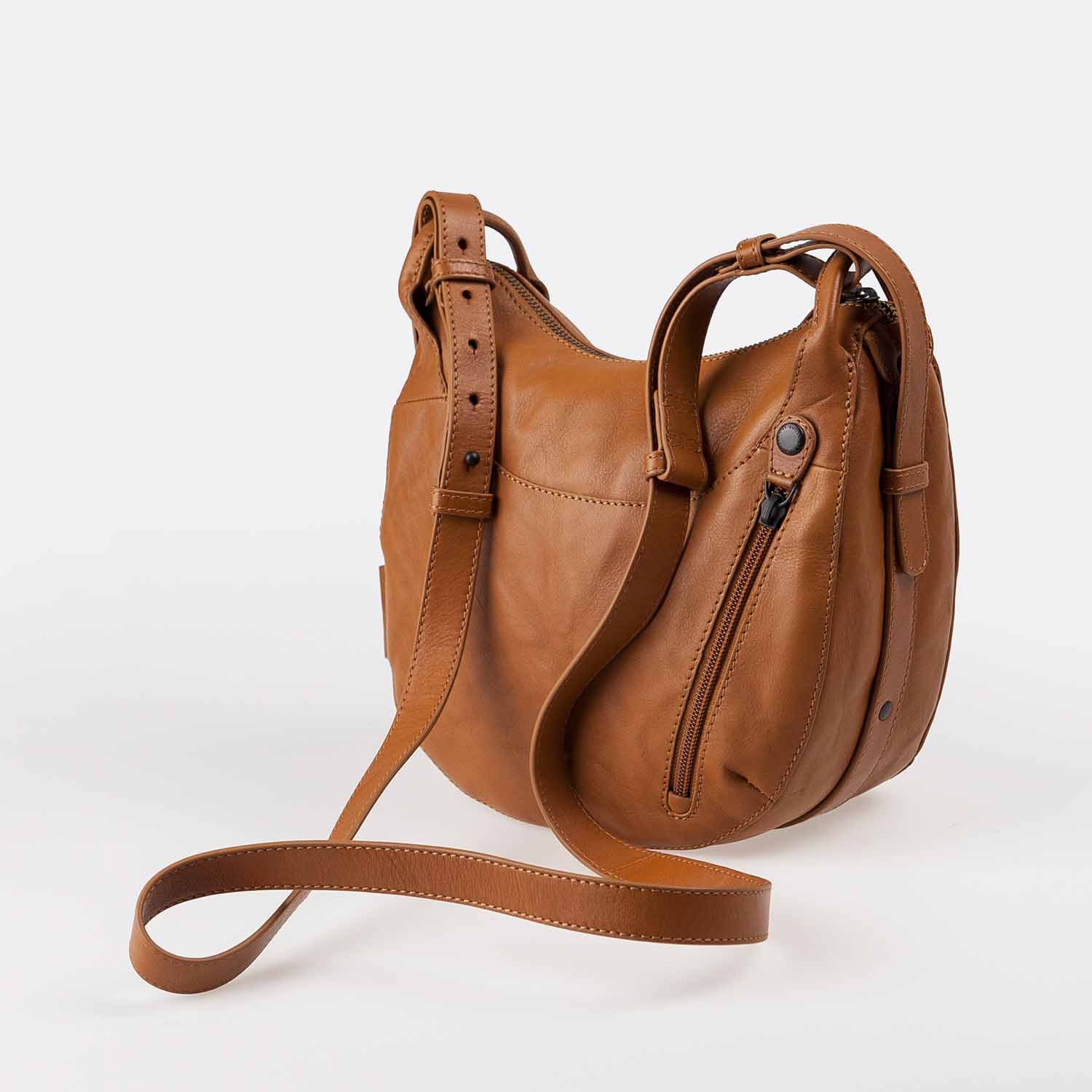 aunts & uncles Grandma's Luxury Club Mrs. Mug Cake Umhängetasche caramel aunts & uncles Grandma's Luxury Club Mrs. Mug Cake Umhängetasche caramel