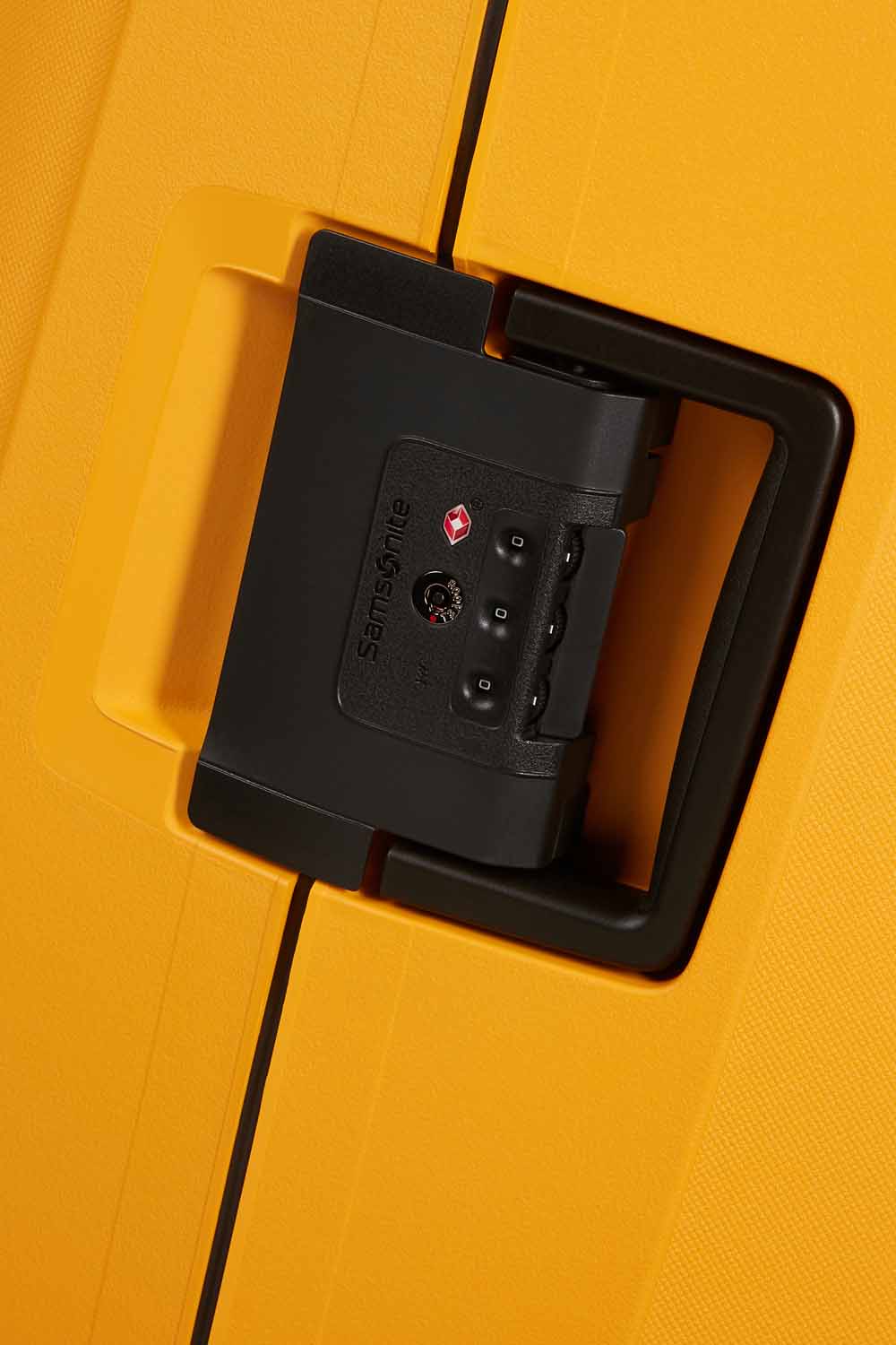 Samsonite Essens Trolley mit 4 Rollen 69cm + GRATIS HOTELGUTSCHEIN Radiant Yellow Samsonite Essens Trolley mit 4 Rollen 69cm + GRATIS HOTELGUTSCHEIN Radiant Yellow