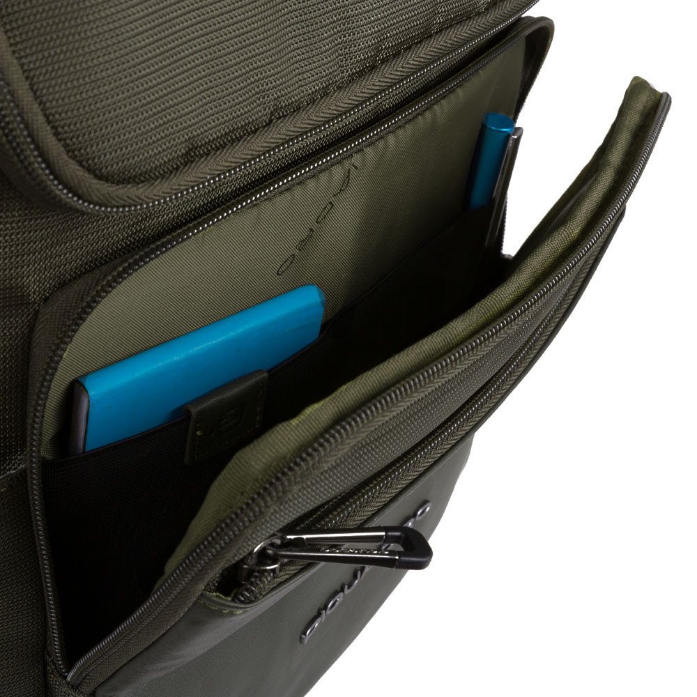 Piquadro Macbeth Laptoprucksack 14" aus Leder und mit recyceltem Stoff Olivgrün