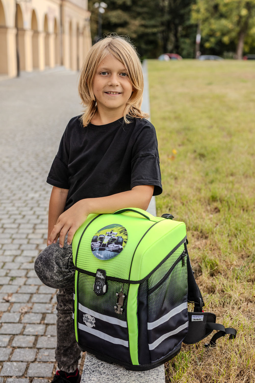 McNeill Perfecto Kollektion 2025 -Schulranzen-Set 5tlg., Gradient Blueberry McNeill Perfecto Kollektion 2025 -Schulranzen-Set 5tlg., Gradient Blueberry