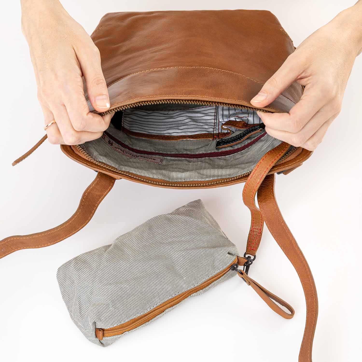 aunts & uncles Grandma's Luxury Club Mrs. Crumble Cookie multifunktional: Rucksack/Umhängetasche caramel