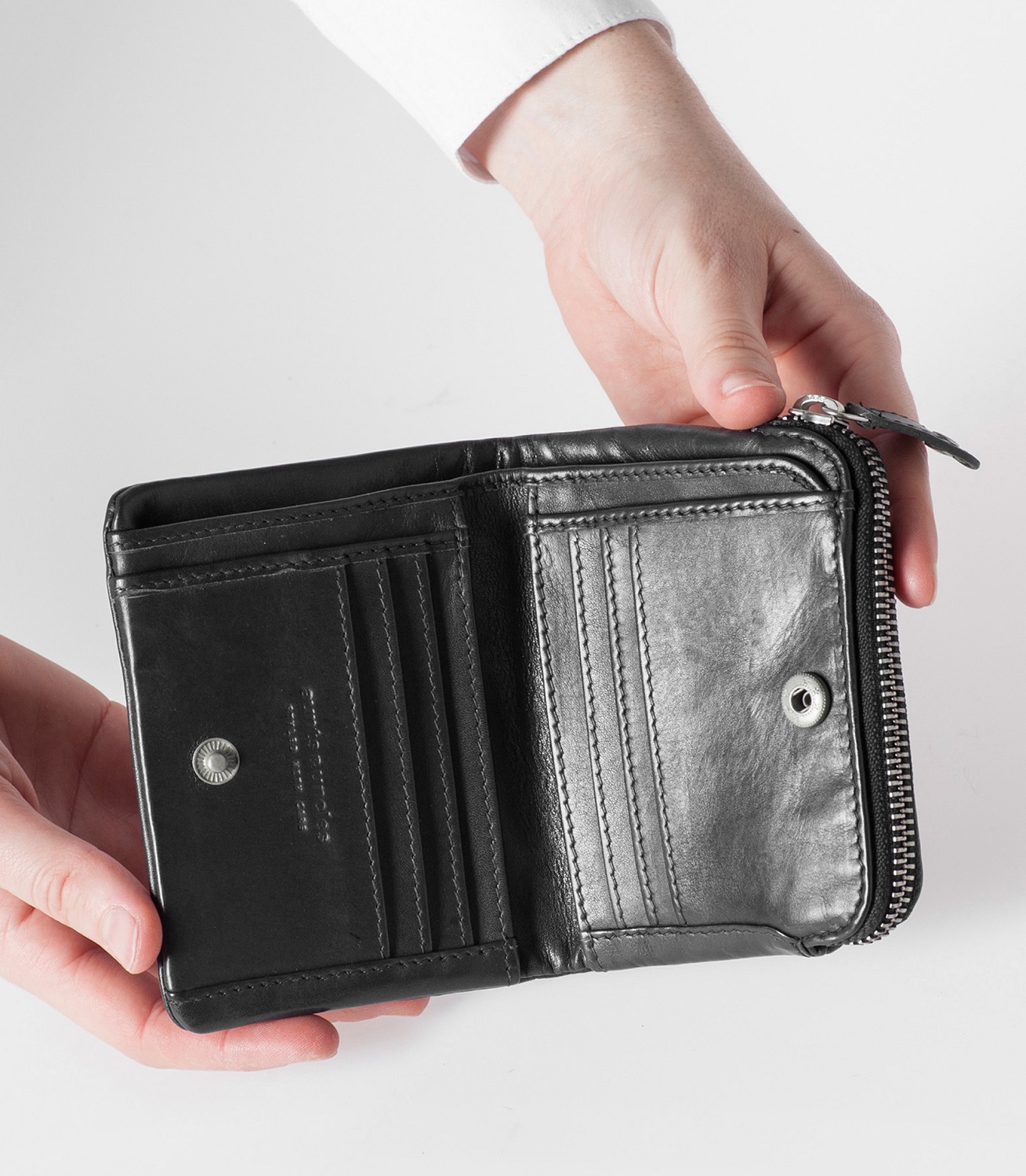 aunts & uncles Jamie´s Orchard Cherry Geldbörse mit Druckknopf jet black