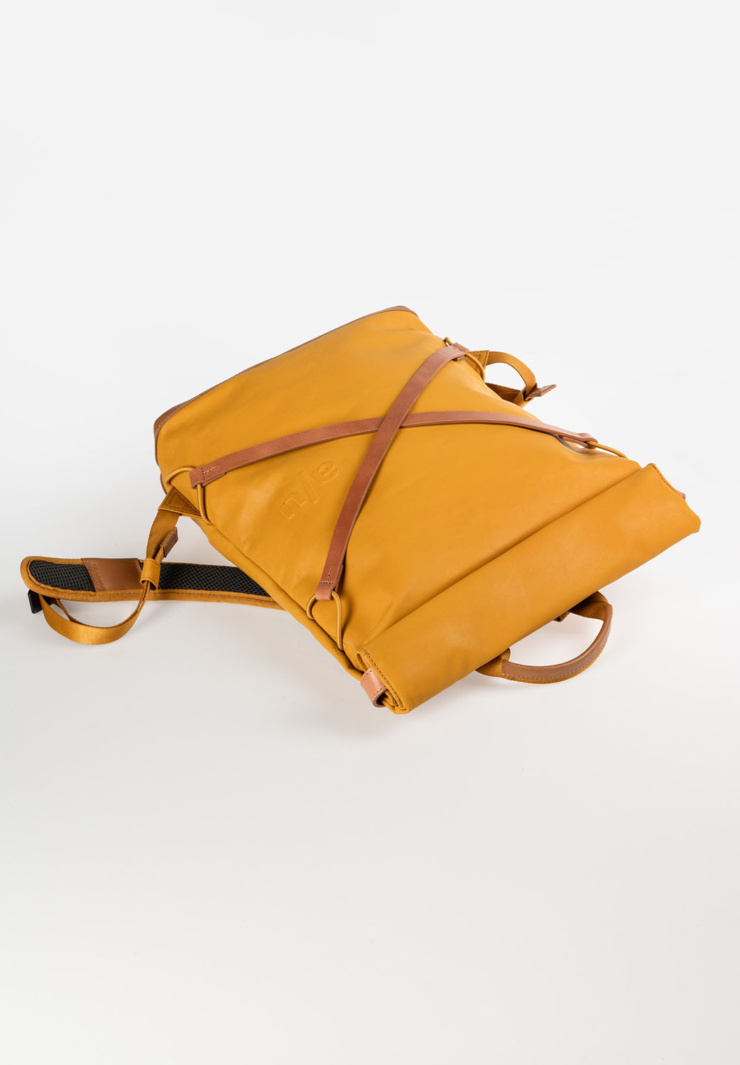 aunts & uncles Japan Yokohama Rolltop Rucksack mit 13" Notebookfach mustard