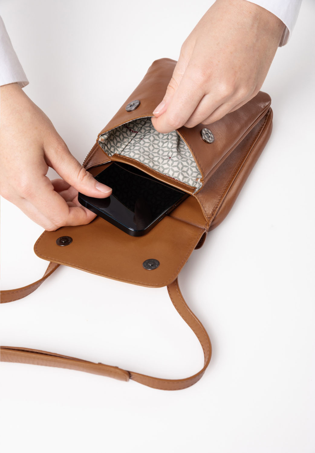 aunts & uncles Jamie´s Orchard TULIP Phone bag cognac aunts & uncles Jamie´s Orchard TULIP Phone bag cognac