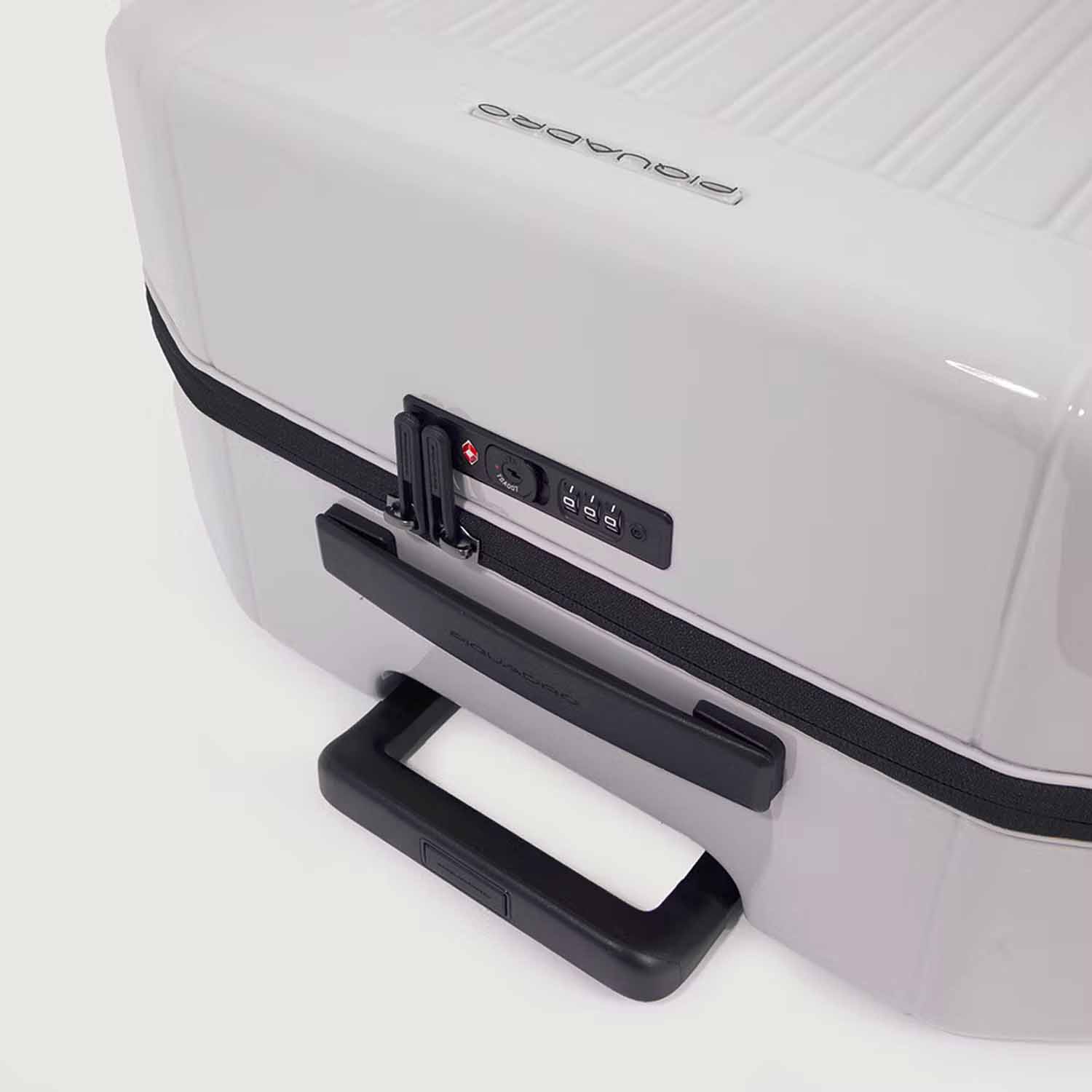 Piquadro PQ-Light 4-Rollen Trolley Koffer 69cm; glänzend Grau Piquadro PQ-Light 4-Rollen Trolley Koffer 69cm; glänzend Grau