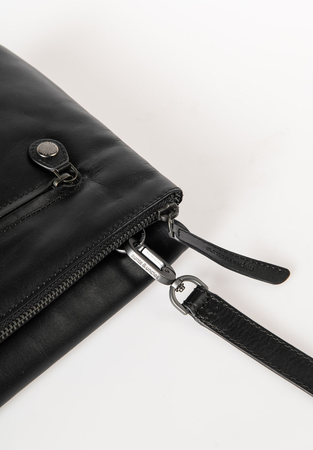 aunts & uncles Jamie's Orchard Jabong Umhängetasche/Clutch jet black