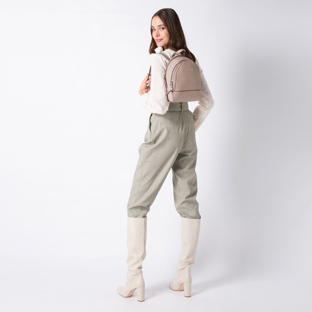 Piquadro Muse Kleiner Rucksack mit iPad®mini-Fach Muse Beige Piquadro Muse Kleiner Rucksack mit iPad®mini-Fach Muse Beige