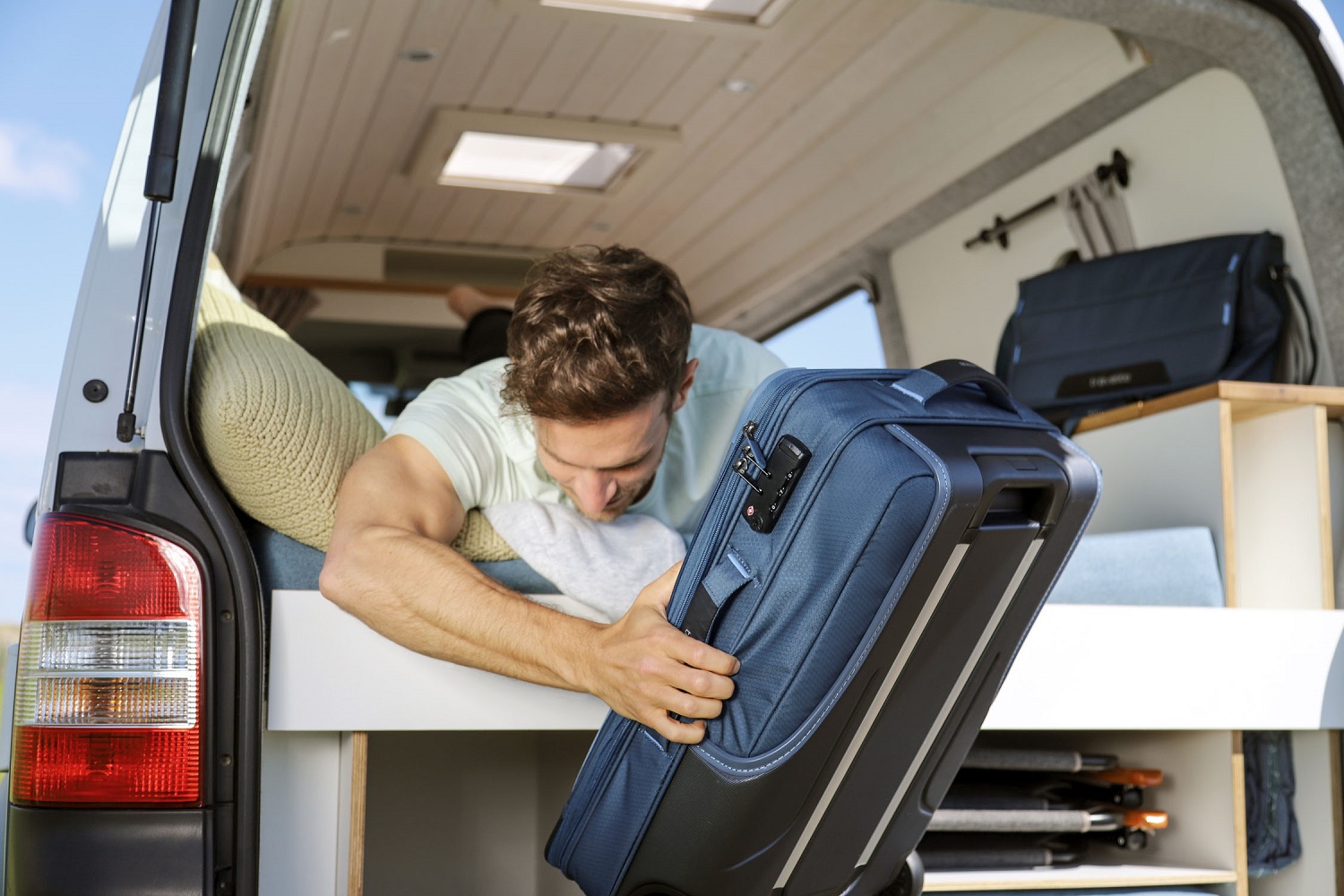 Travelite Skaii Hybrid-Trolley S, 2-Rollen erweiterbar Panoramablau Travelite Skaii Hybrid-Trolley S, 2-Rollen erweiterbar Panoramablau