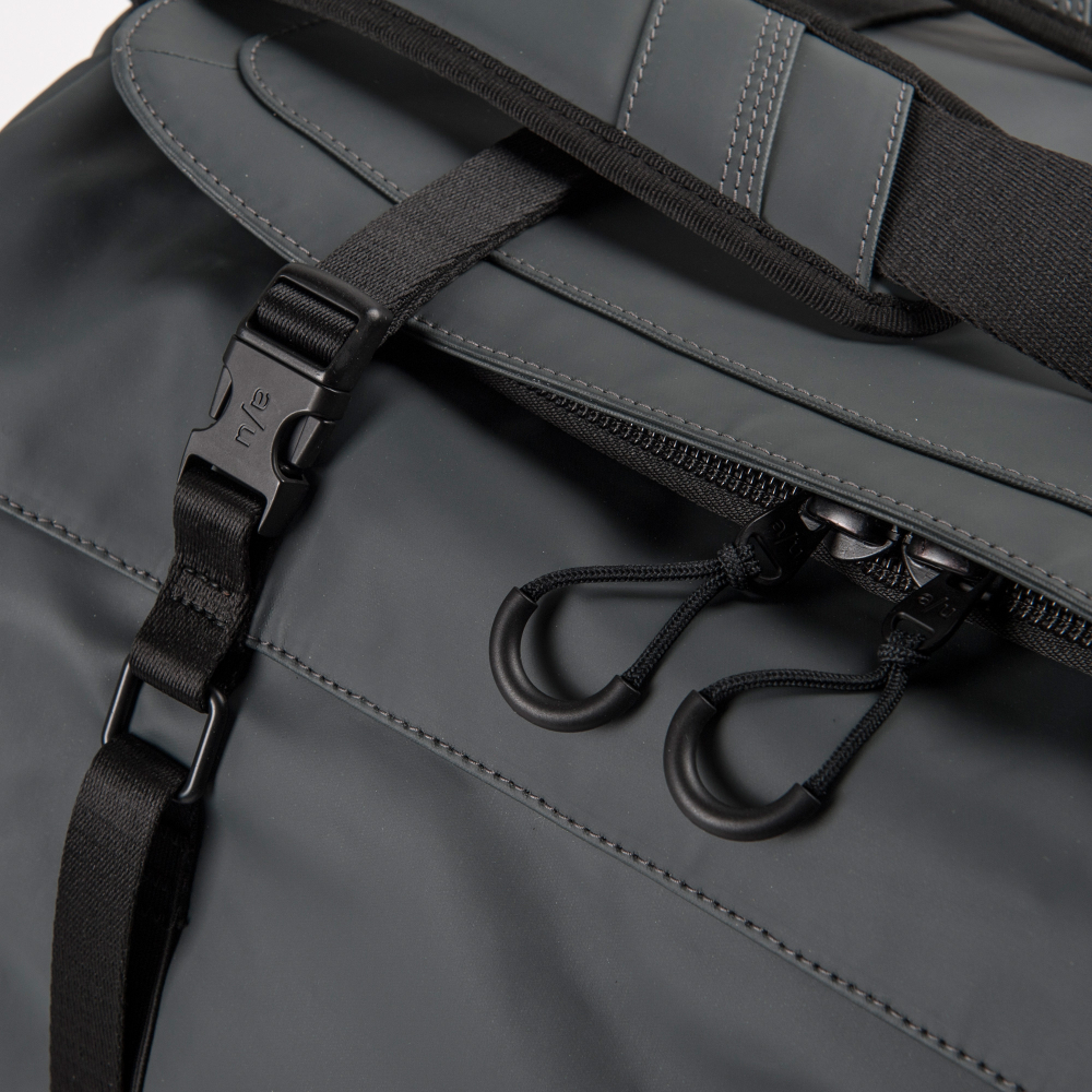 aunts & uncles Japan Nishi Kashiwa Reisetasche/Rucksack dark shadow