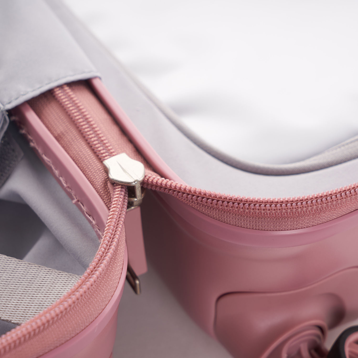 Hedgren Edge Carve S Cabin Trolley, 4 Rollen, 55cm (IATA) Blush Hedgren Edge Carve S Cabin Trolley, 4 Rollen, 55cm (IATA) Blush