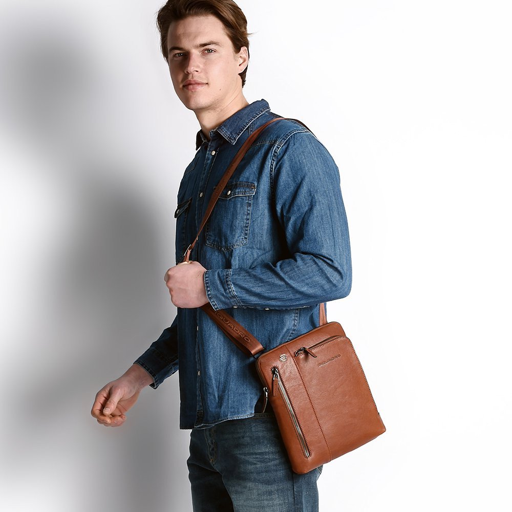 Piquadro Black Square Umhängetasche mit iPad®Air/Pro 9,7-Fach Meerblau