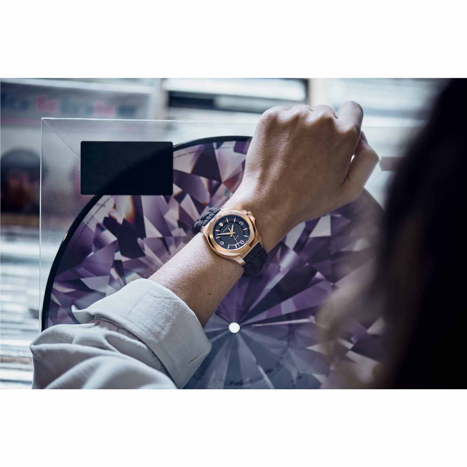 Victorinox I.N.O.X. V 37mm Damenuhr, 241955 Roségold-Blau Victorinox I.N.O.X. V 37mm Damenuhr, 241955 Roségold-Blau