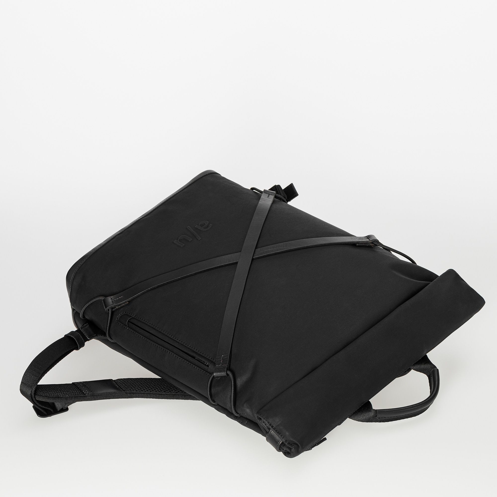 aunts & uncles Japan Osaka Rolltop Rucksack mit 15" Notebookfach black aunts & uncles Japan Osaka Rolltop Rucksack mit 15" Notebookfach black