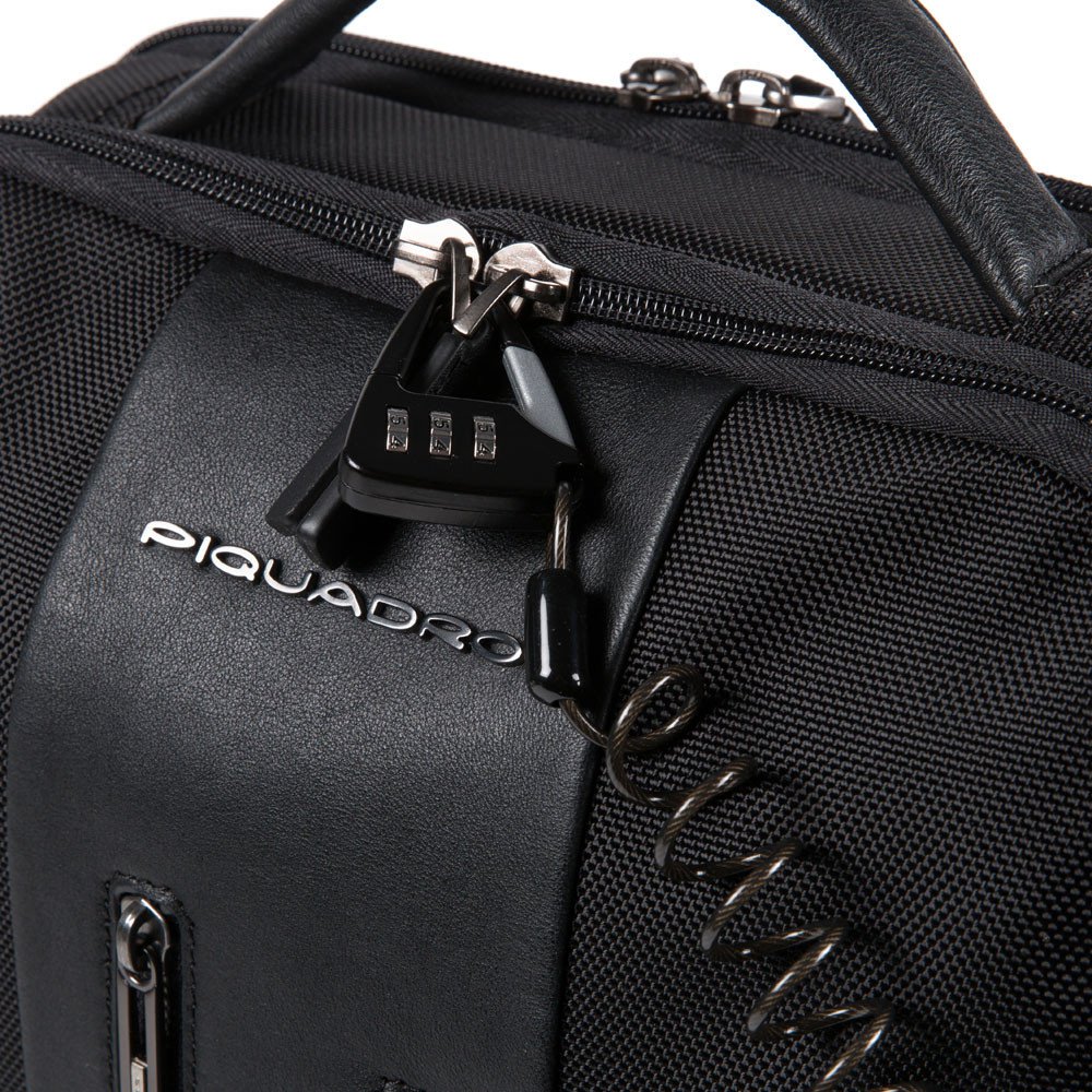 Piquadro Brief 2 Laptoprucksack 15,6" aus rezykliertem Stoff mit iPad Schwarz Piquadro Brief 2 Laptoprucksack 15,6" aus rezykliertem Stoff mit iPad Schwarz