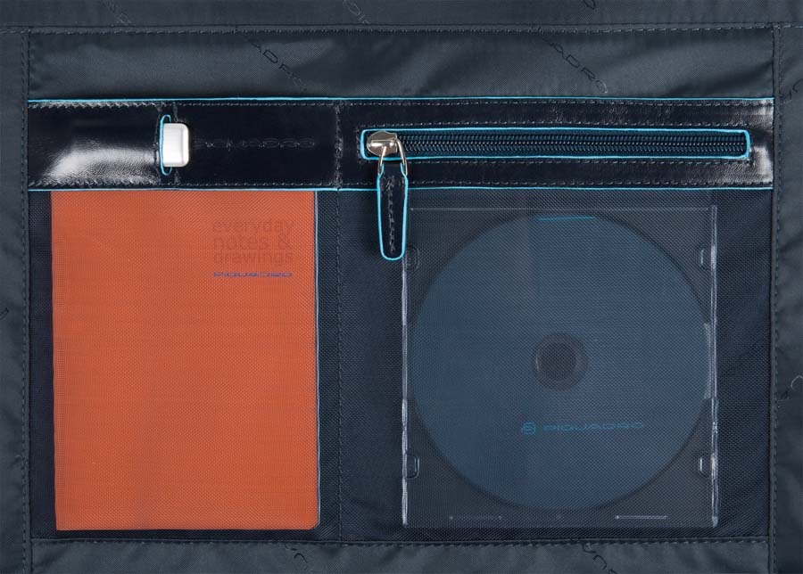 Piquadro Celion Messenger mit zwei Vortaschen und herausnehmbarerPC-, iPad®-Hülle mit Orga-Fächern blau Piquadro Celion Messenger mit zwei Vortaschen und herausnehmbarerPC-, iPad®-Hülle mit Orga-Fächern blau