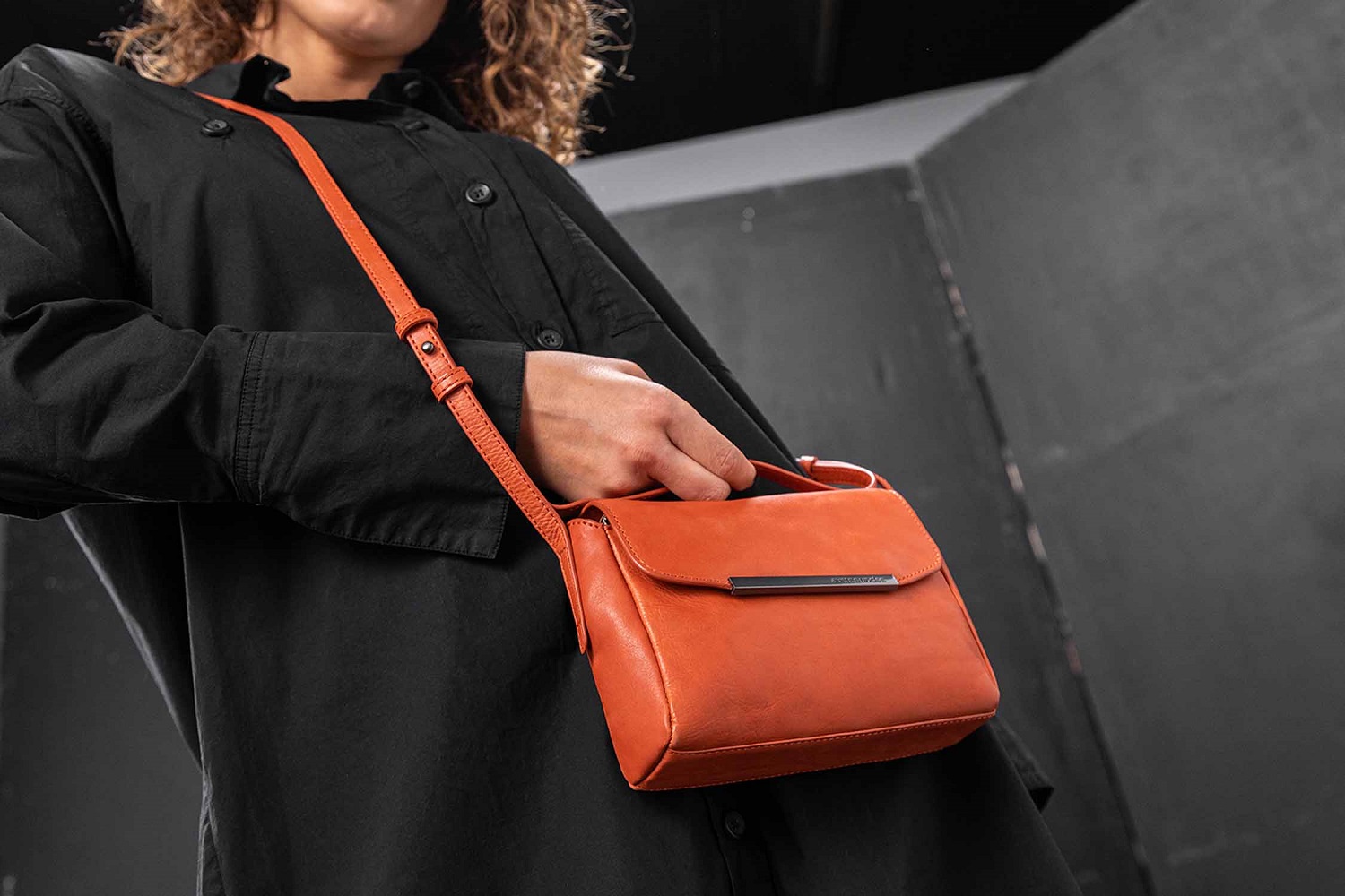 aunts & uncles Grandma's Luxury Club Mrs. Bao Bun Schultertasche rooibos tea