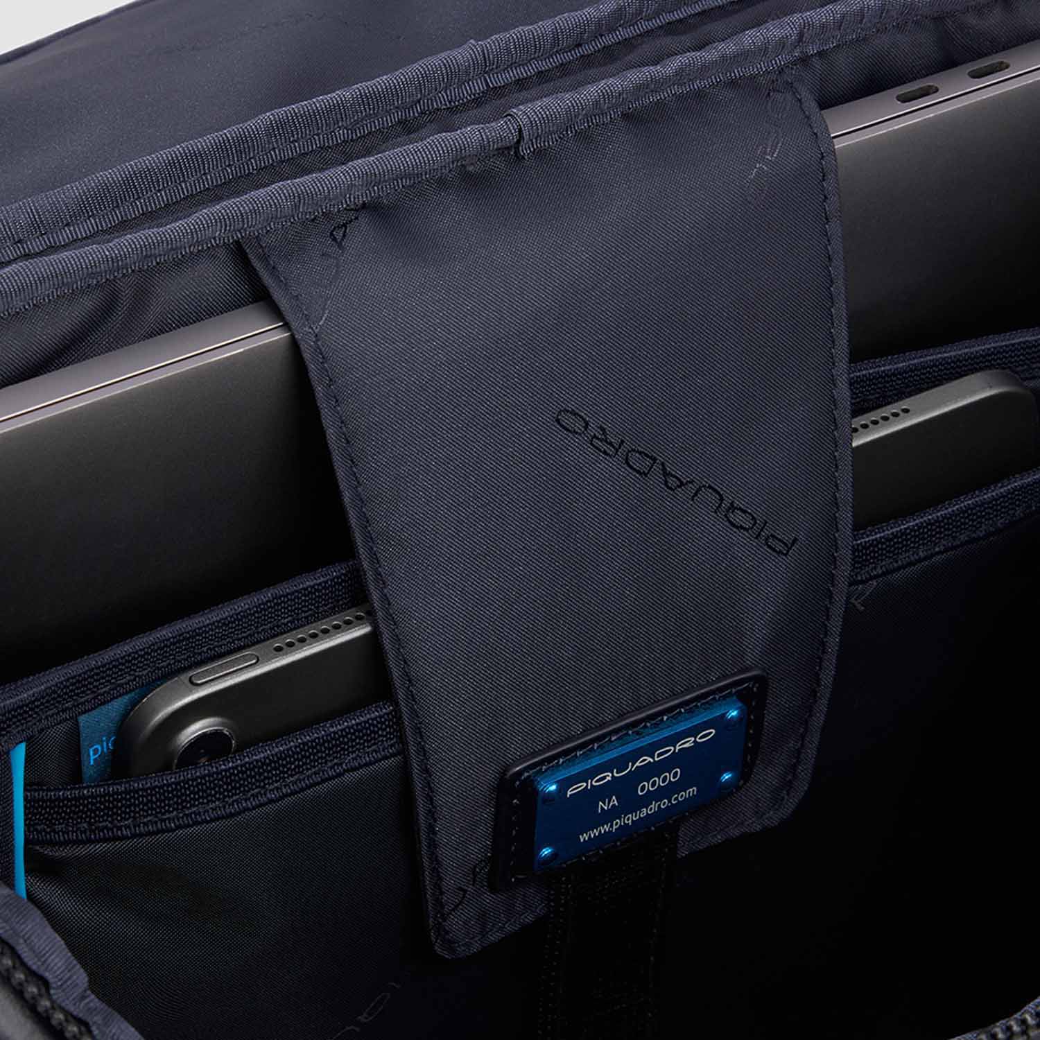 Piquadro Blue Square Revamp Laptop-Rucksack 14" mit iPad®-Fach Schwarz