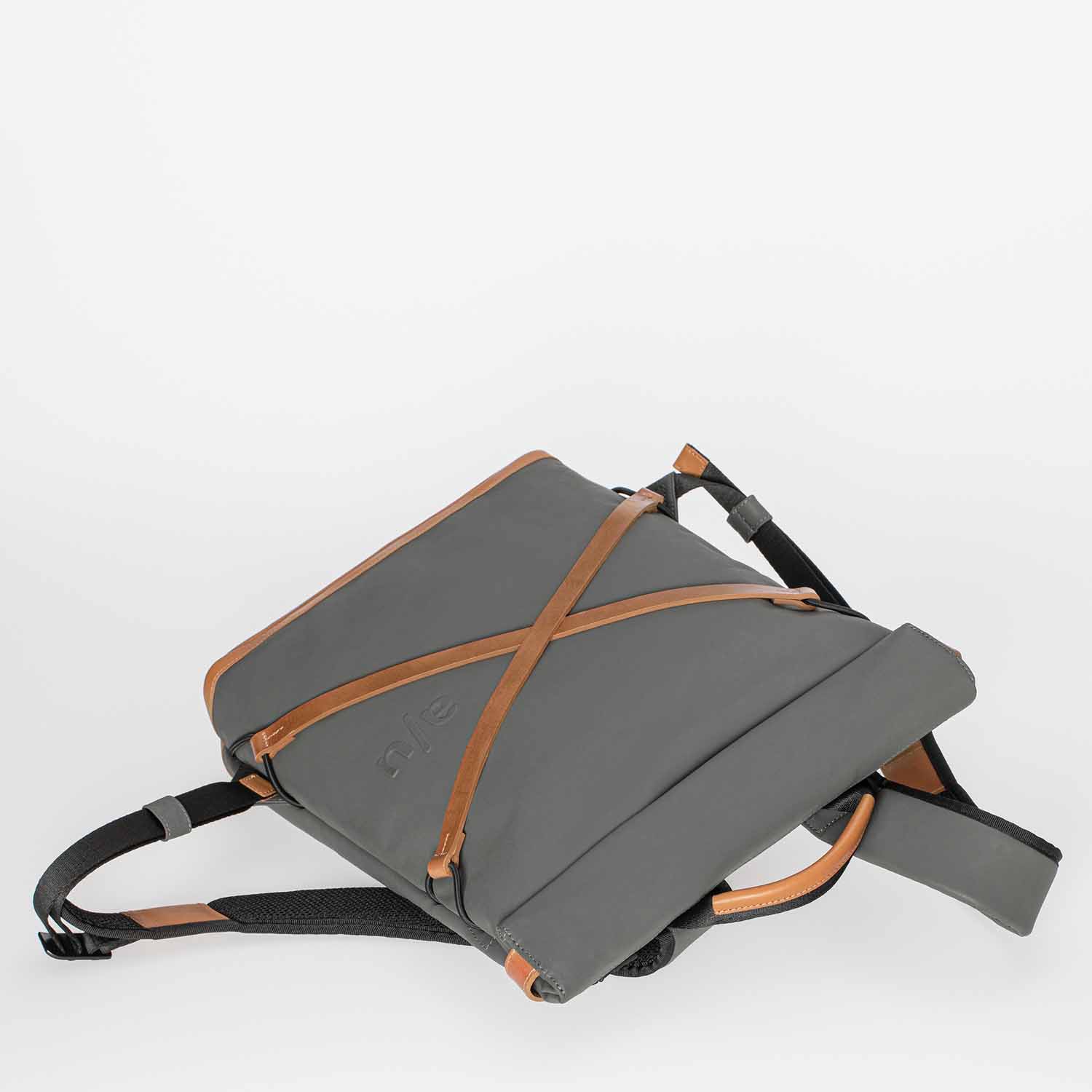 aunts & uncles Japan Yokohama Rolltop Rucksack mit 13" Notebookfach gravity grey