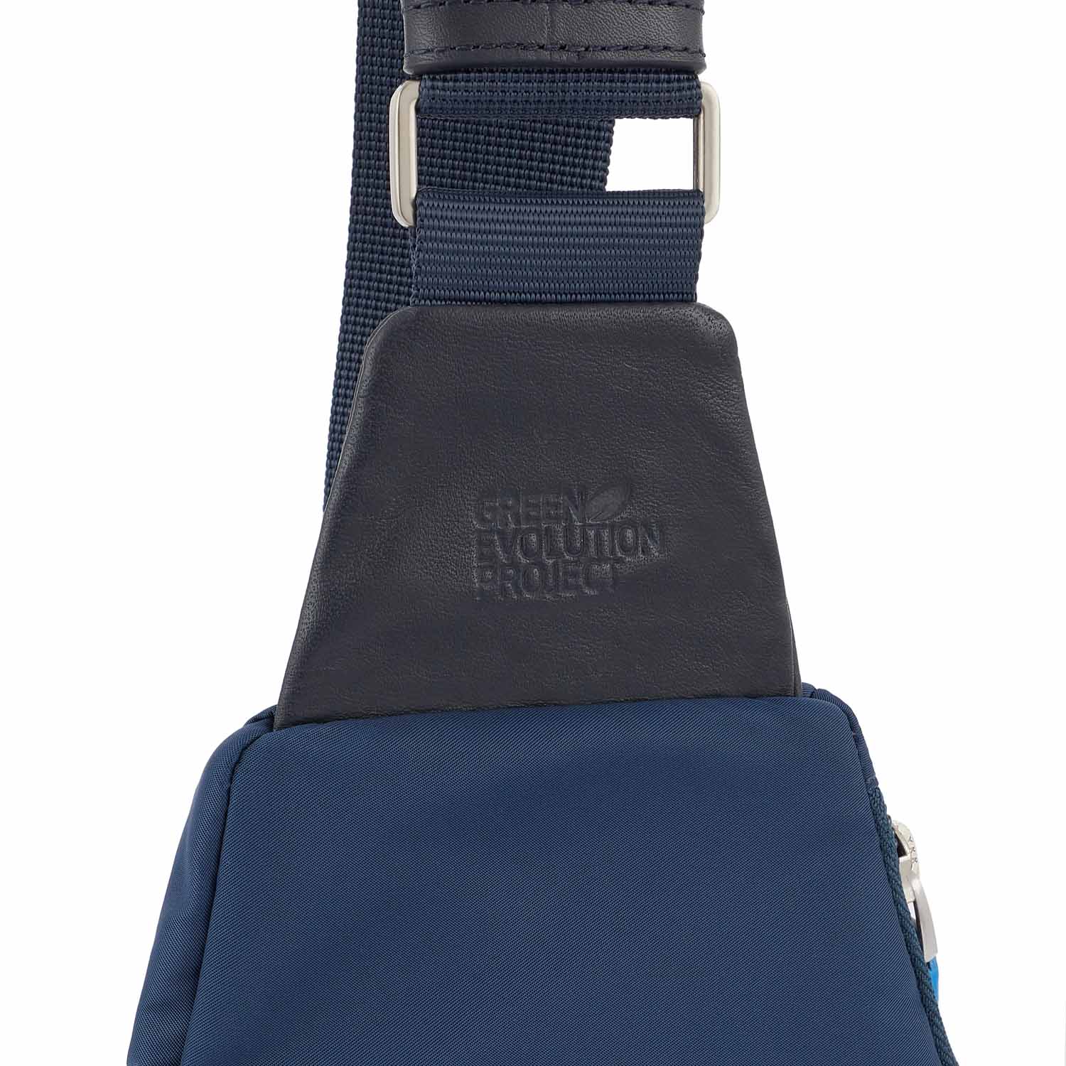 Piquadro PQ-RY Querträgertasche aus rezykliertem Stoff Nachtblau Piquadro PQ-RY Querträgertasche aus rezykliertem Stoff Nachtblau