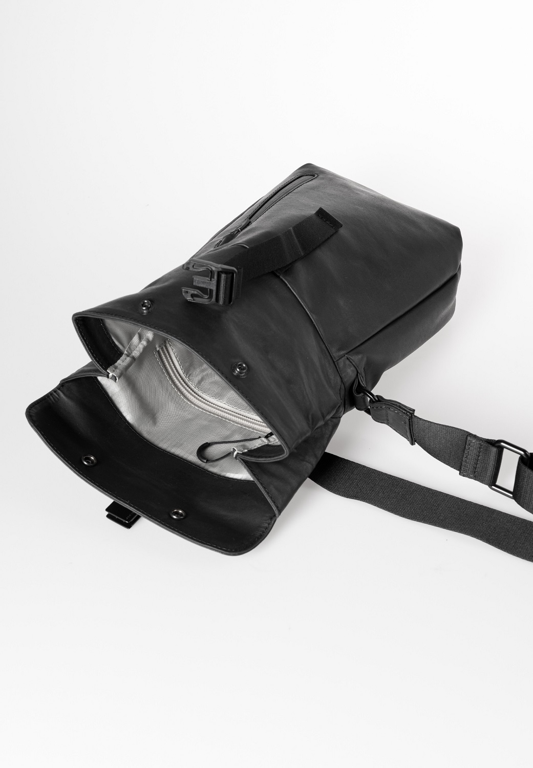 aunts & uncles Japan RE Yodo Umhängetasche Rolltop Black