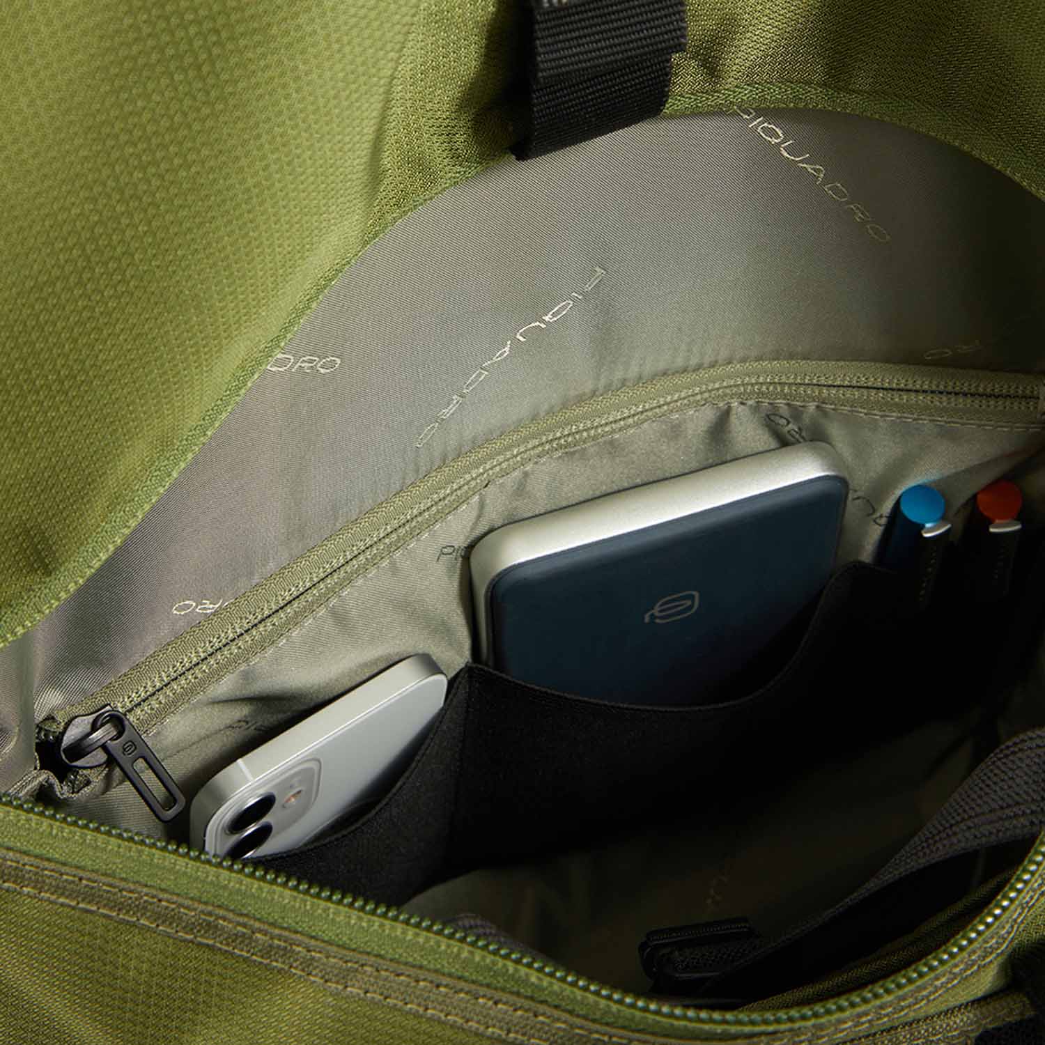 Piquadro Arne Bike Rolltop-Rucksack 15,6" Laptopfach und mit LED-Licht Schwarz