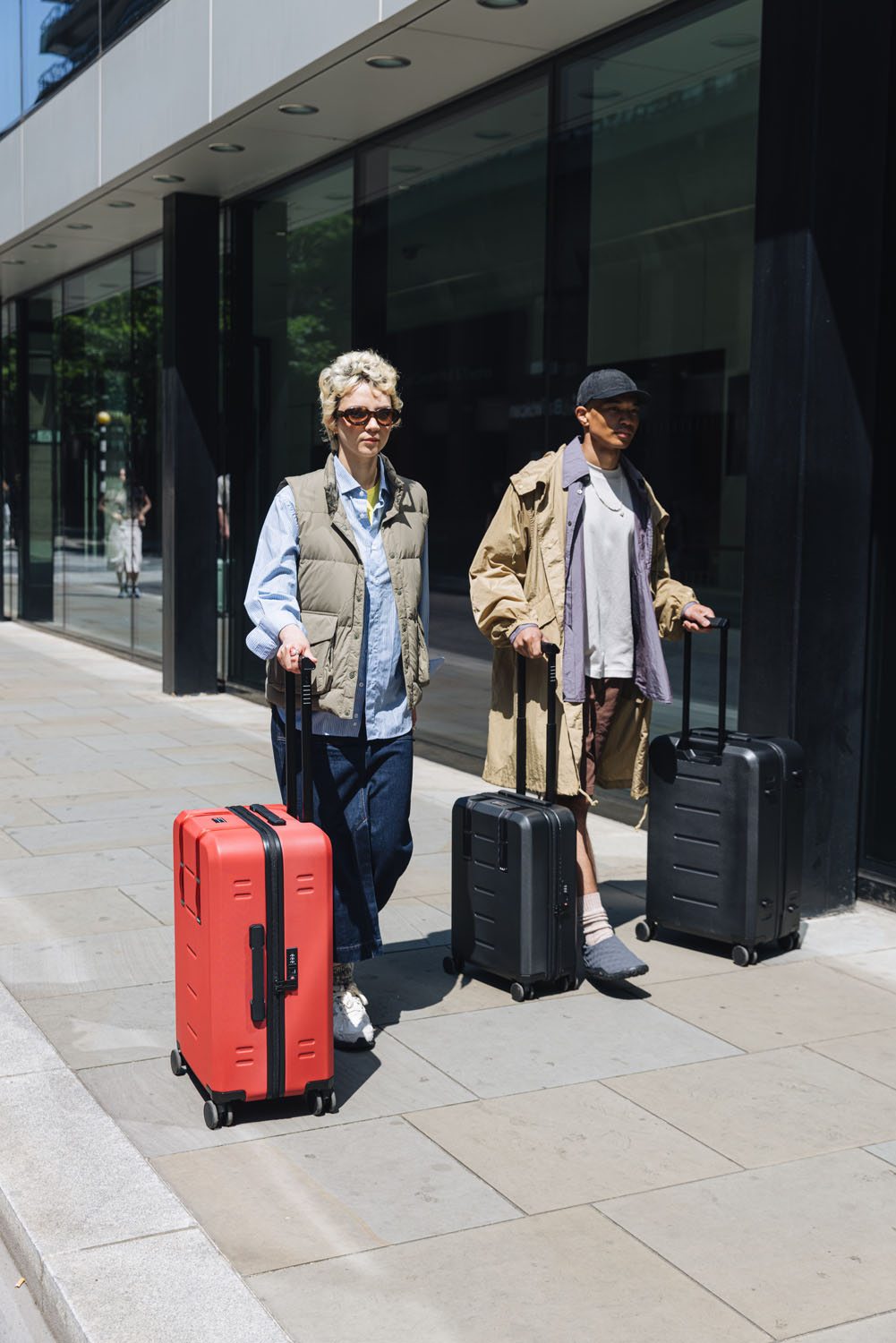 D_b_ Ramverk Check-in Luggage Medium Sprite Lightning Red