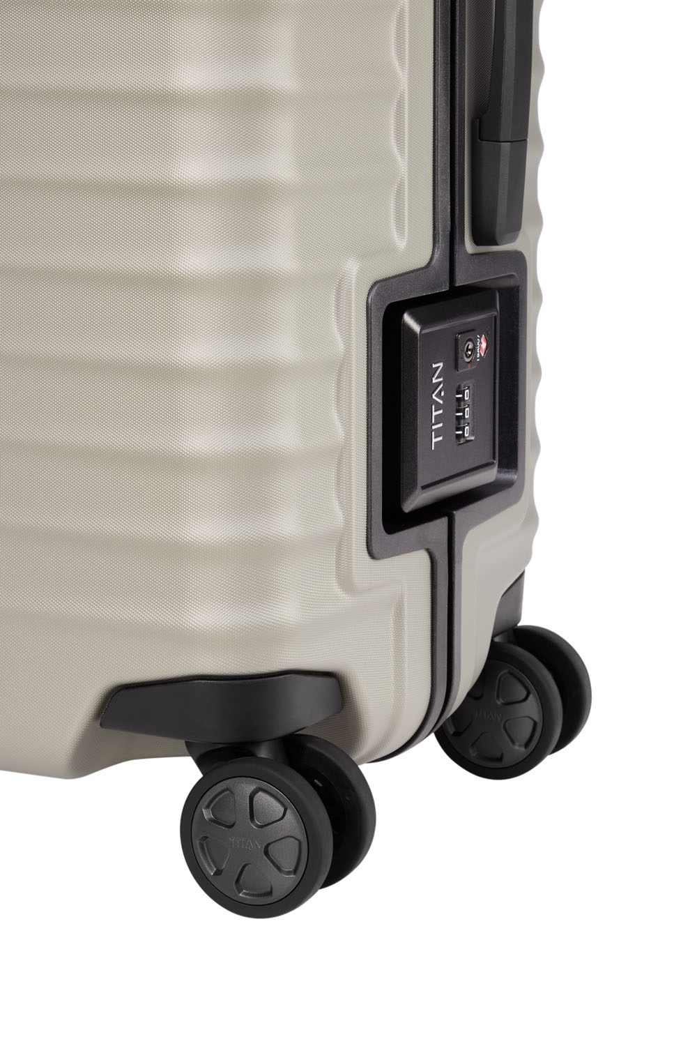 TITAN Litron Frame 4-Rollen Trolley M 69cm + Gratis Hotelgutschein Champagner TITAN Litron Frame 4-Rollen Trolley M 69cm + Gratis Hotelgutschein Champagner