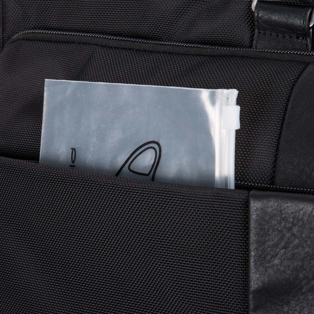 Piquadro Brief 2 Faltbarer Kleidersack aus rezykliertem Stoff schwarz Piquadro Brief 2 Faltbarer Kleidersack aus rezykliertem Stoff schwarz
