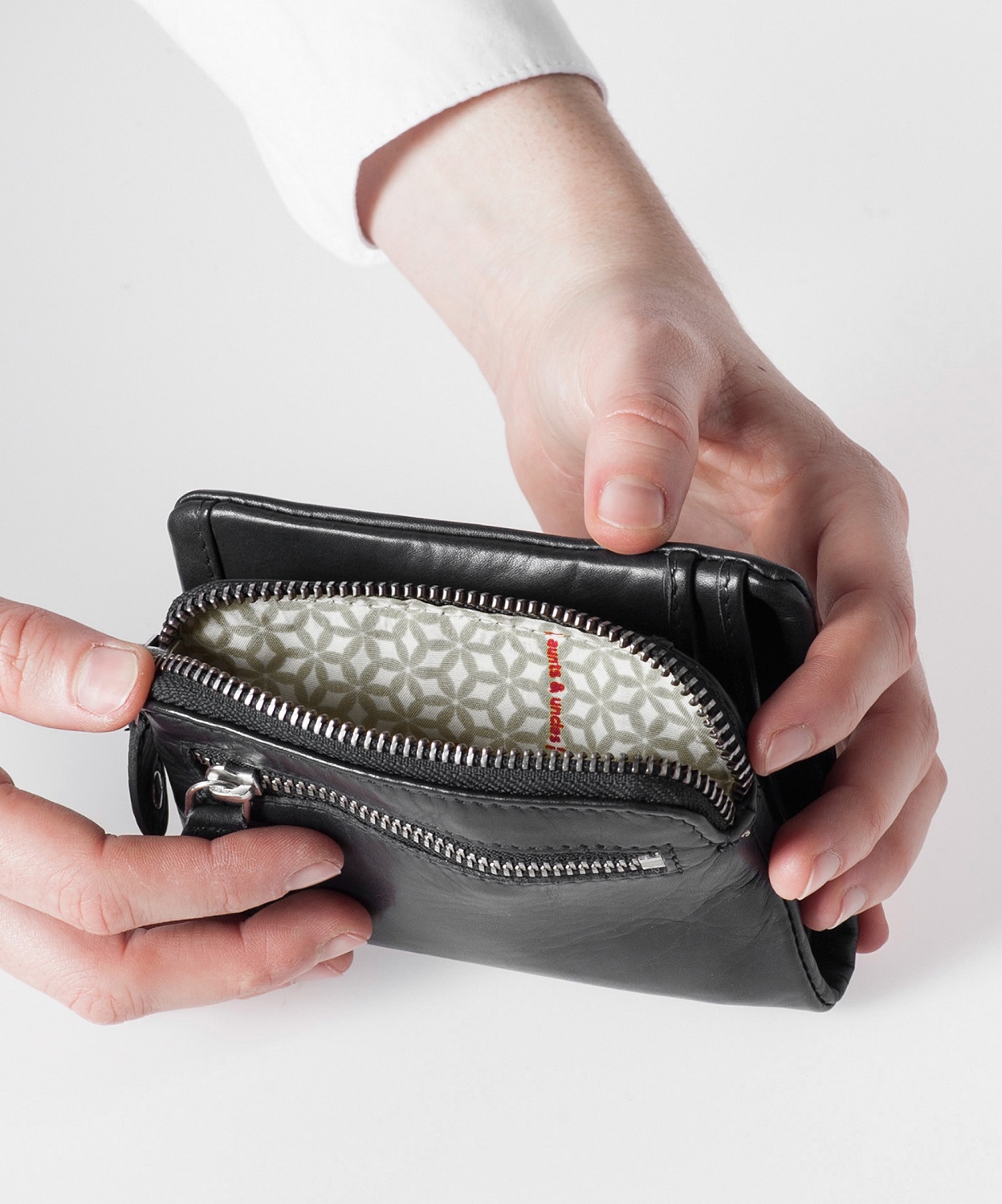 aunts & uncles Jamie´s Orchard Cherry Geldbörse mit Druckknopf jet black