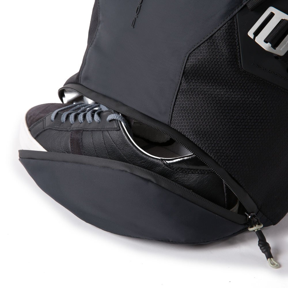 Piquadro PQ-Modular Laptoprucksack 15,6" aus rezykliertem antiviralen Stoff Schwarz