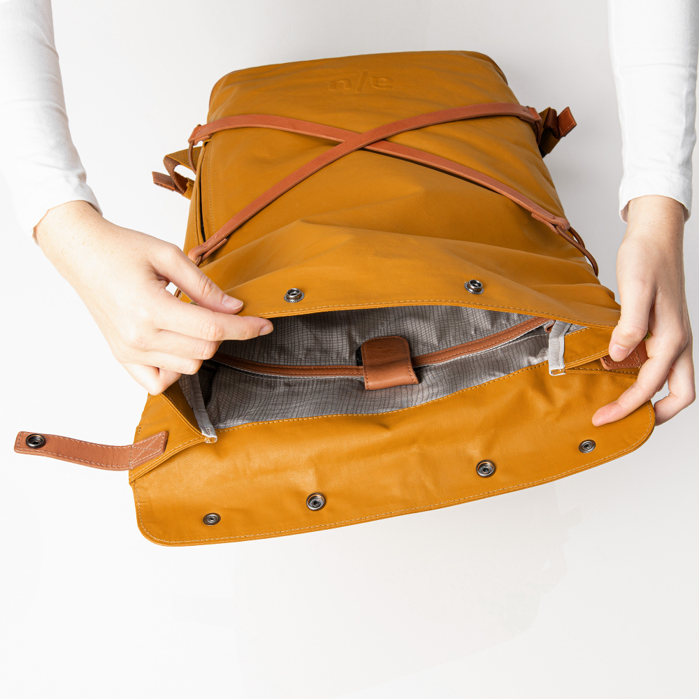 aunts & uncles Japan Osaka Rolltop Rucksack mit 15" Notebookfach butterscotch aunts & uncles Japan Osaka Rolltop Rucksack mit 15" Notebookfach butterscotch