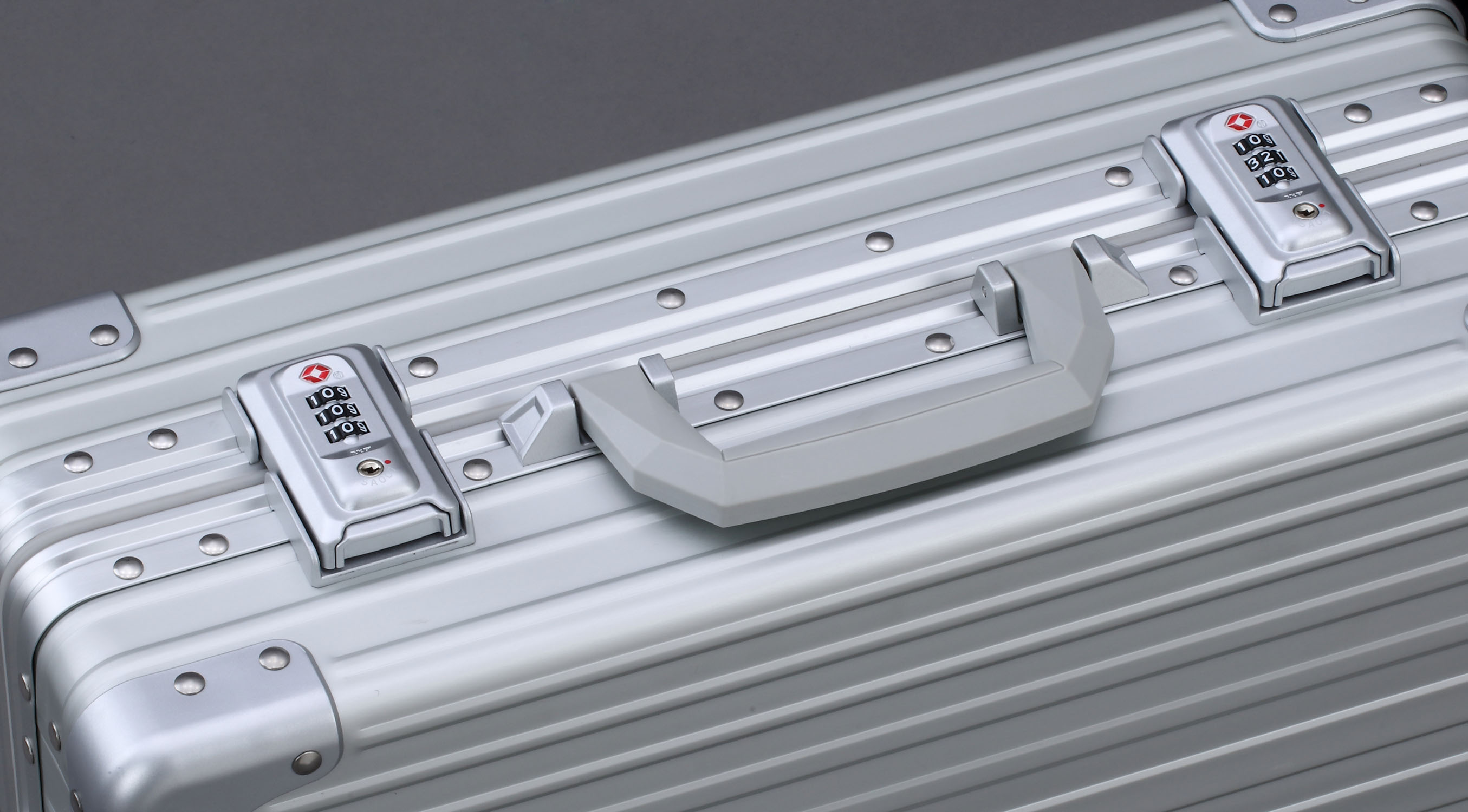 Aleon Traveler Macro Plus 32"