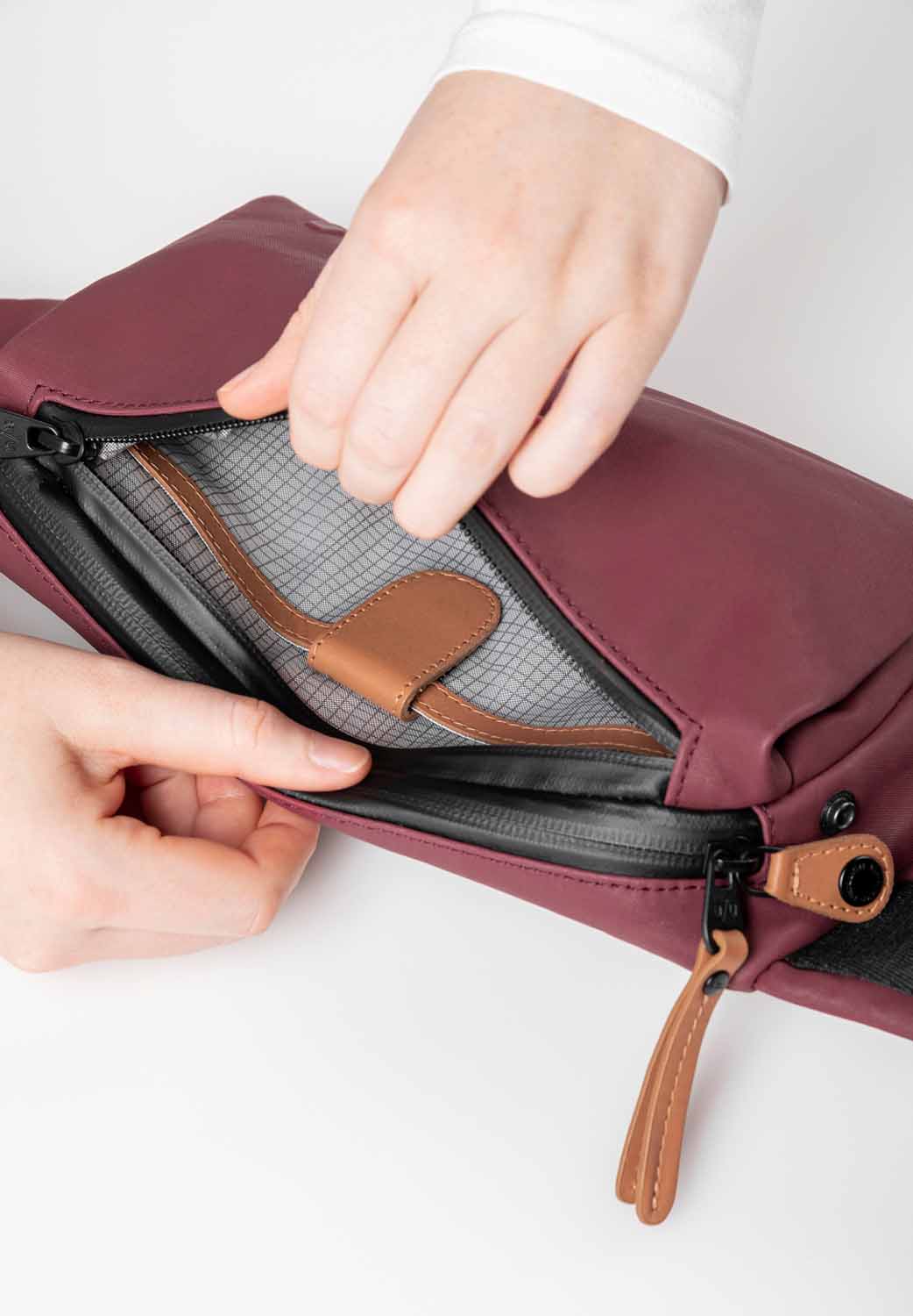 aunts & uncles Japan Himeji Gürteltasche cabernet