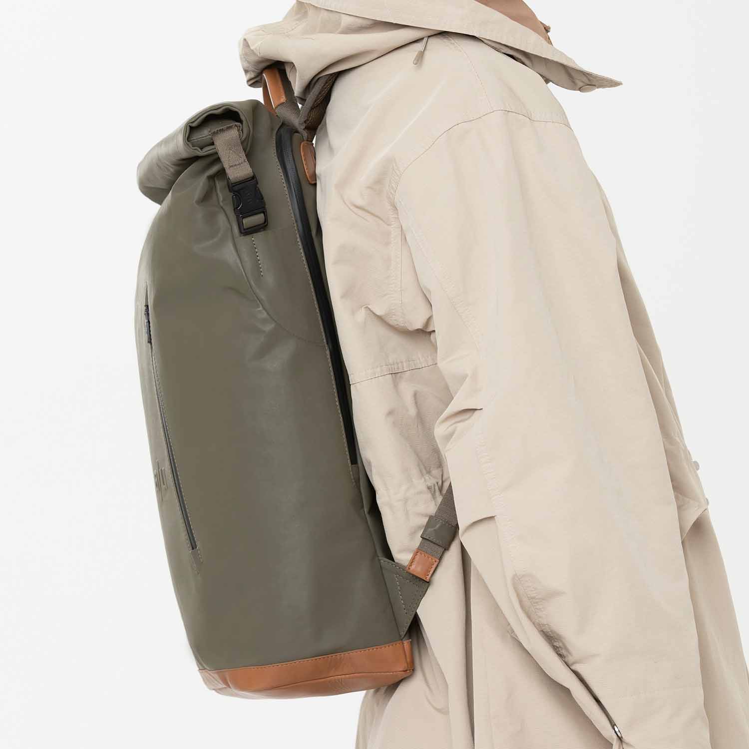 aunts & uncles Japan Matsuyama Rolltop Rucksack mit 16" Notebookfach fallen rock