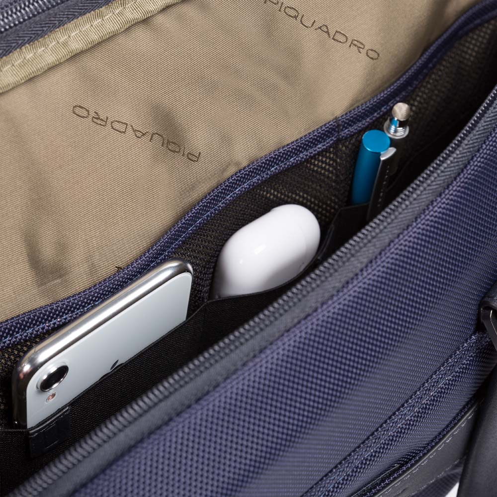 Piquadro Brief 2 Kurzgrifflaptoptasche aus rezykliertem Stoff für 15,6" Piquadro Brief 2 Kurzgrifflaptoptasche aus rezykliertem Stoff für 15,6"