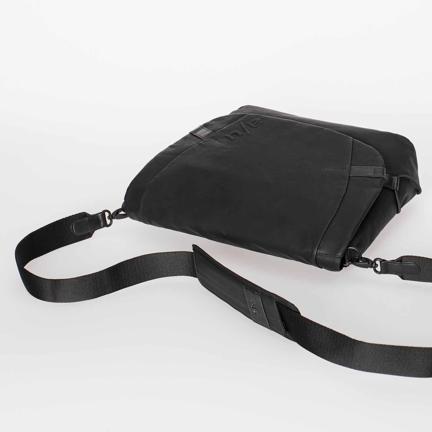 aunts & uncles Japan Matsumoto Messenger Bag black aunts & uncles Japan Matsumoto Messenger Bag black